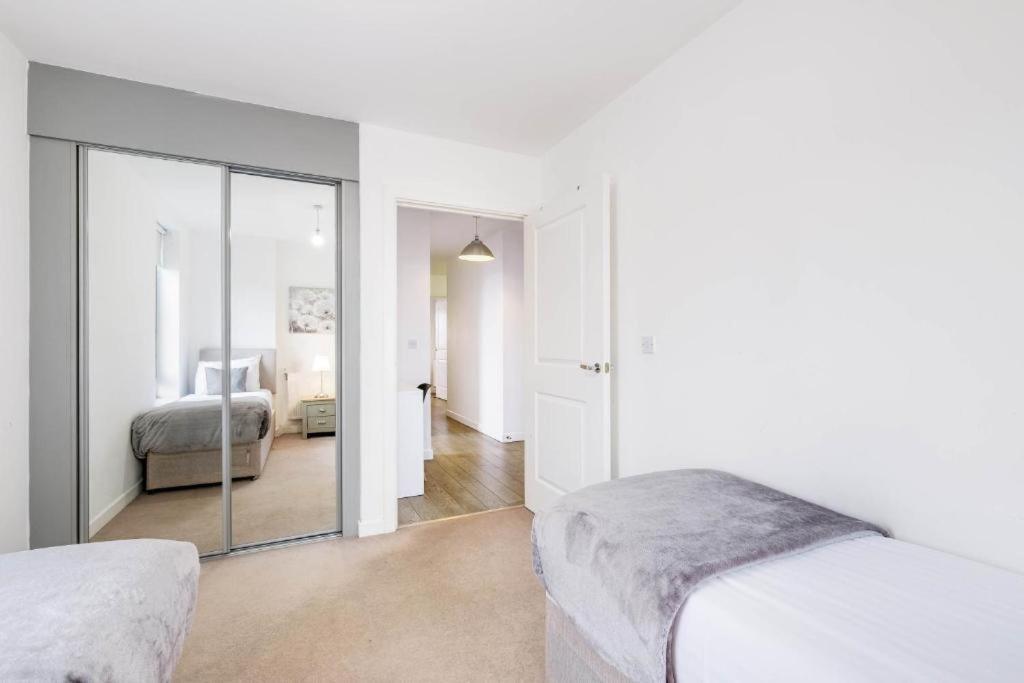 Modern 3-bedroom, 1-bathroom In East Appartamento Londra