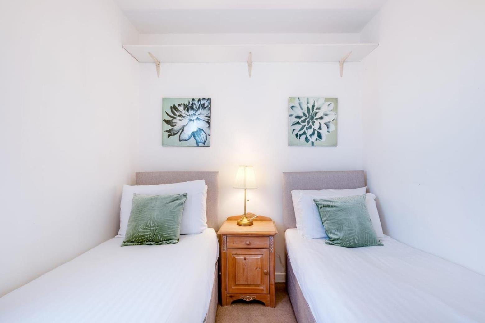 Modern 3-bedroom, 1-bathroom In East Appartamento