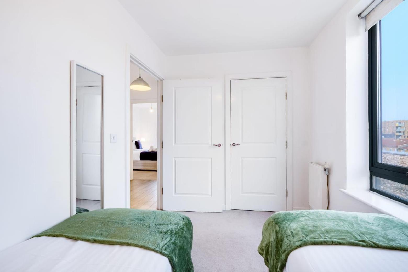 Modern 3-bedroom, 1-bathroom In East Appartamento *