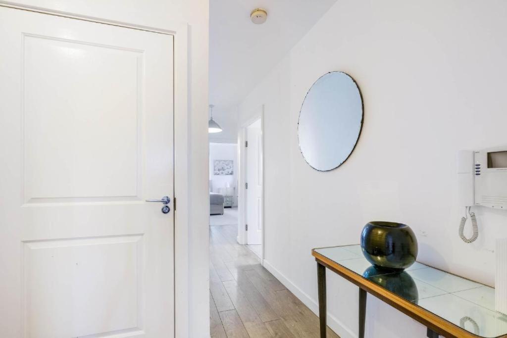 Modern 3-bedroom, 1-bathroom In East * Londra