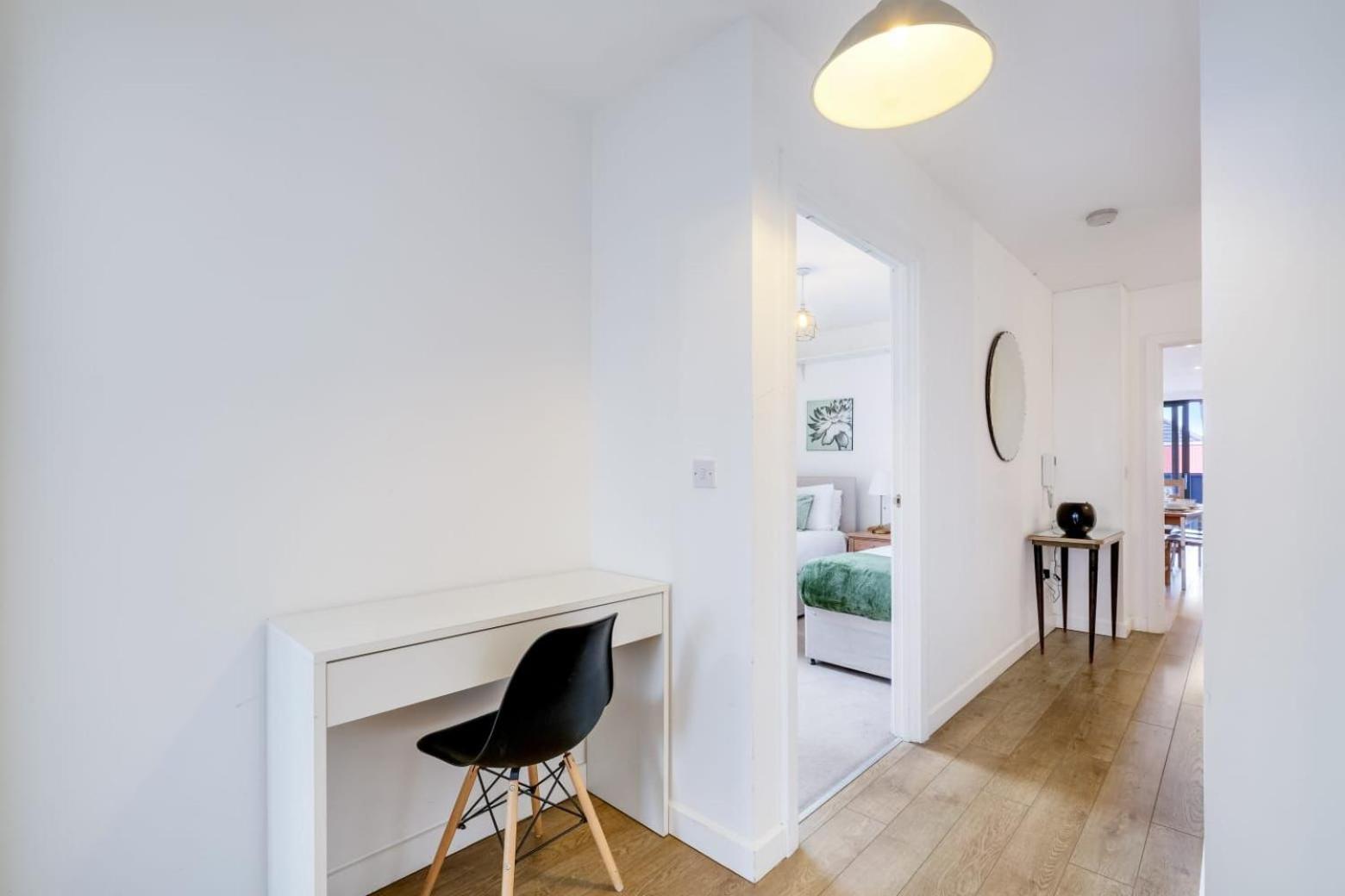 Modern 3-bedroom, 1-bathroom In East Appartamento
