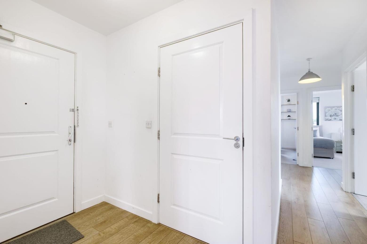 Modern 3-bedroom, 1-bathroom In East * Londra