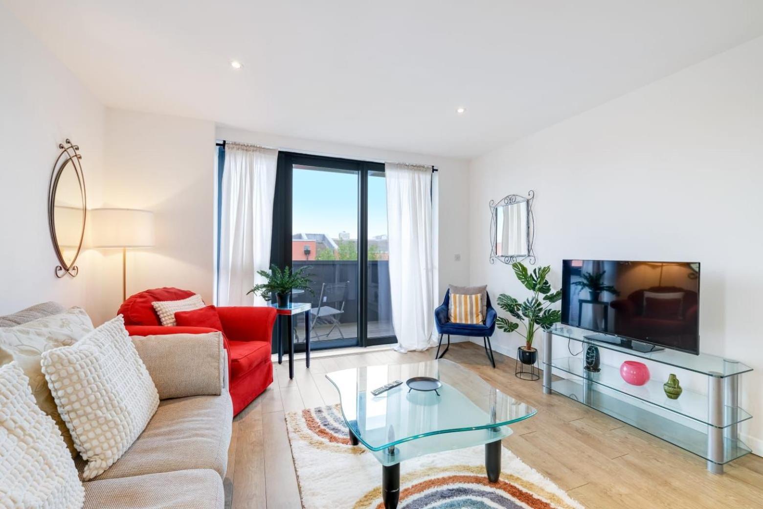 Modern 3-bedroom, 1-bathroom In East Appartamento
