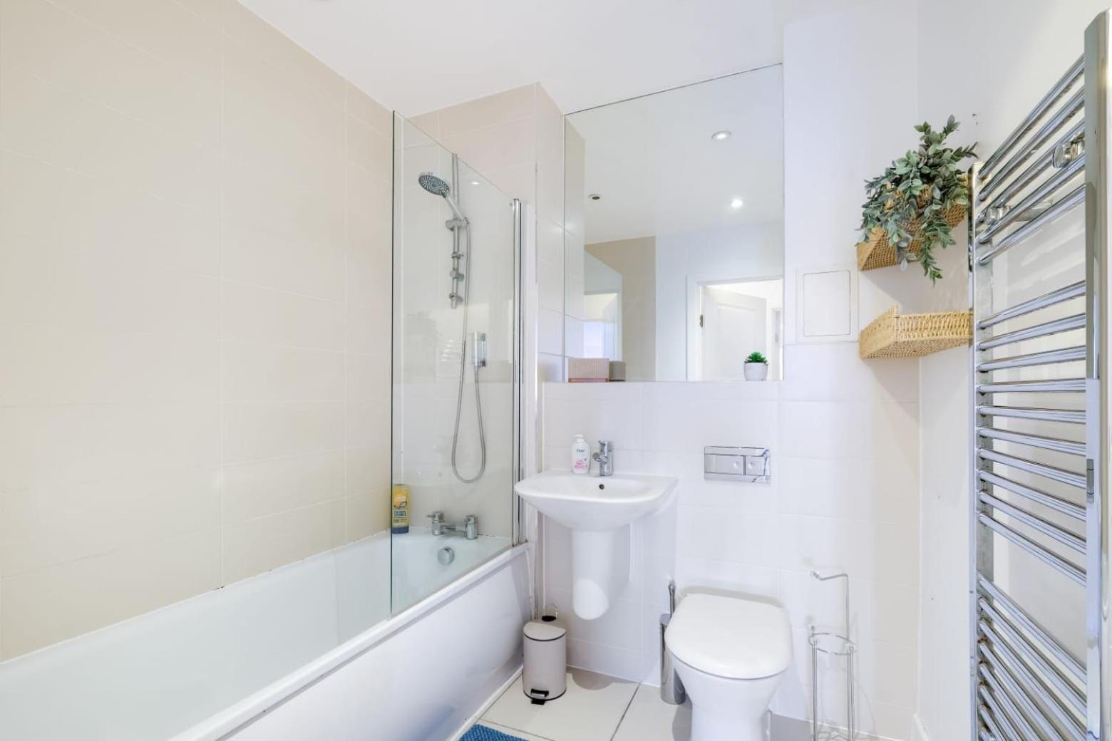 Modern 3-bedroom, 1-bathroom In East Appartamento Londra